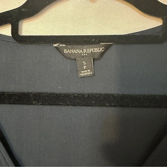 Banana Republic Navy V-Neck Top SIZE S - Picture 6 of 9